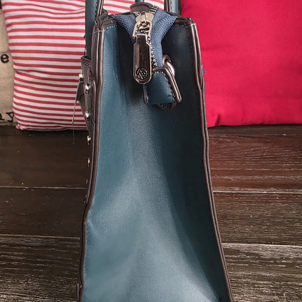 Adrienne Vittadini tote with a Faux Leather crocodile-embossed finish - Picture 6 of 15